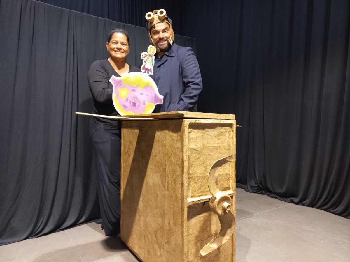 Cia Voar Teatro de Bonecos apresenta ‘O pequeno príncipe de papel’