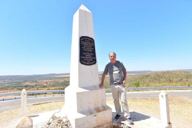 A centenária Pedra Fundamental, em Planaltina, tem como defensor Robson Eleuterio 
