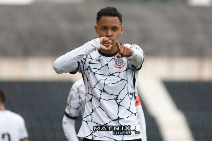 Atacante do Corinthians fala de boa fase e conta como é jogar no seu time  do coração