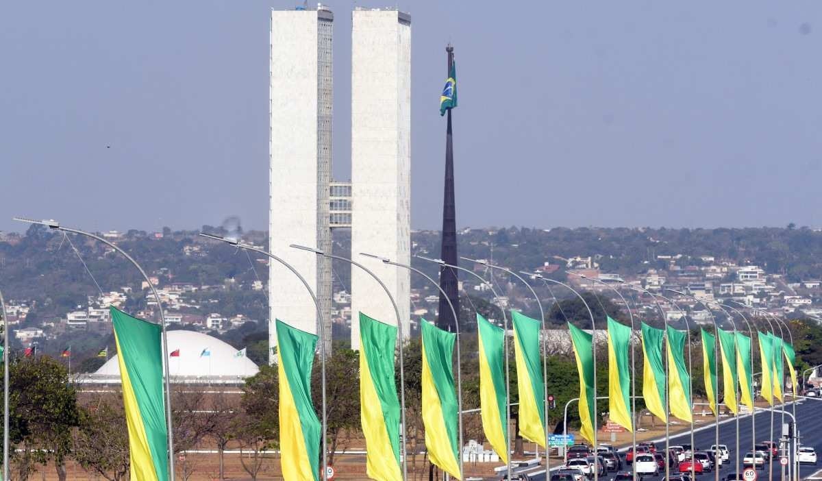 Baixa umidade e calor exigem cuidados no desfile do 7 de setembro