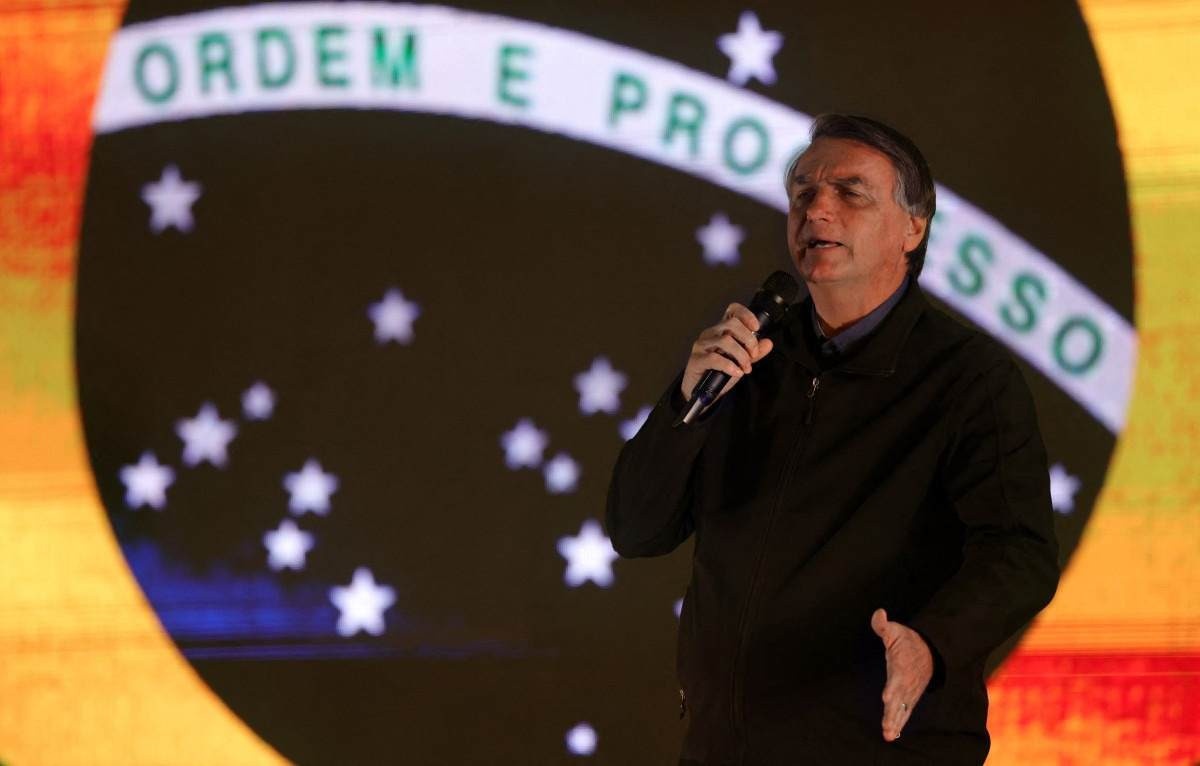 Bolsonaro diz que, se reeleito, derrubará decreto de Fachin sobre armas