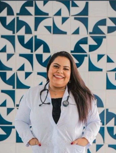 Amanda Vaz, fisioterapeuta formada pelo câmpus Ceilândia da UnB Amanda Vaz, fisioterapeuta formada pelo câmpus Ceilândia da UnB