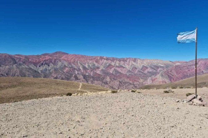O Cerro de los Siete Colores é um dos morros que cercam a Quebrada de Purmamarca, na província de Jujuy e traz uma gama de cores - (crédito: Darcianne Diogo/CB/D.A Press) O Cerro de los Siete Colores é um dos morros que cercam a Quebrada de Purmamarca, na província de Jujuy e traz uma gama de cores - (crédito: Darcianne Diogo/CB/D.A Press)