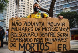 Manifestantes pró-democracia aderem ao Grito dos Excluídos em ato no Rio