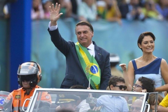 Bolsonaro e a primeira-dama participaram do desfile em comemoração ao 7 de Setembro - (crédito: Agência Brasil) Bolsonaro e a primeira-dama participaram do desfile em comemoração ao 7 de Setembro - (crédito: Agência Brasil)