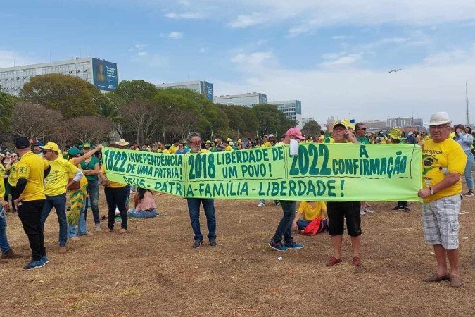 Manifestantes pedem ações contra o STF, o PT e o ex-presidente Lula, além de defender a intervenção das Forças Armadas - (crédito: Victor Correia / CB / DA.Press) Manifestantes pedem ações contra o STF, o PT e o ex-presidente Lula, além de defender a intervenção das Forças Armadas - (crédito: Victor Correia / CB / DA.Press)