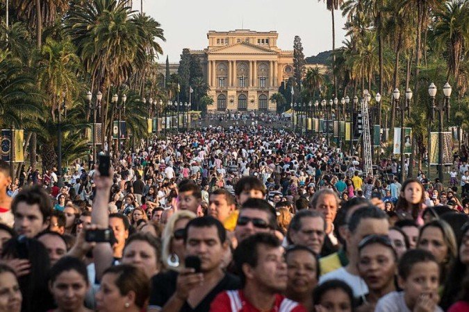 A população brasileira cresceu impulsionada pelos avanços no combate à mortalidade infantil e materna -  (crédito: AFP)
