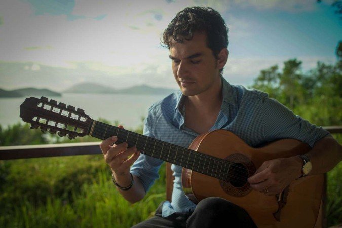  2022. Cultura. Violeiro Vitor Mesquita
      