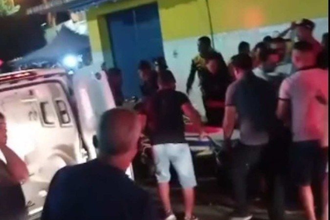 Socorristas levam feridos aos hospitais regionais na Zona da Mata pernambucana -  (crédito: Reprodução / Whatsapp)