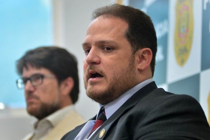  13/09/2022 Crédito: Ed Alves/CB.  Cidades. Coletiva de imprensa na 26ª DP (Samambaia) sobre Assassinato de Bernardo. Na foto o  delegado Rodrigo Carbone e e o delegado Rodrigo Larizzatti. 