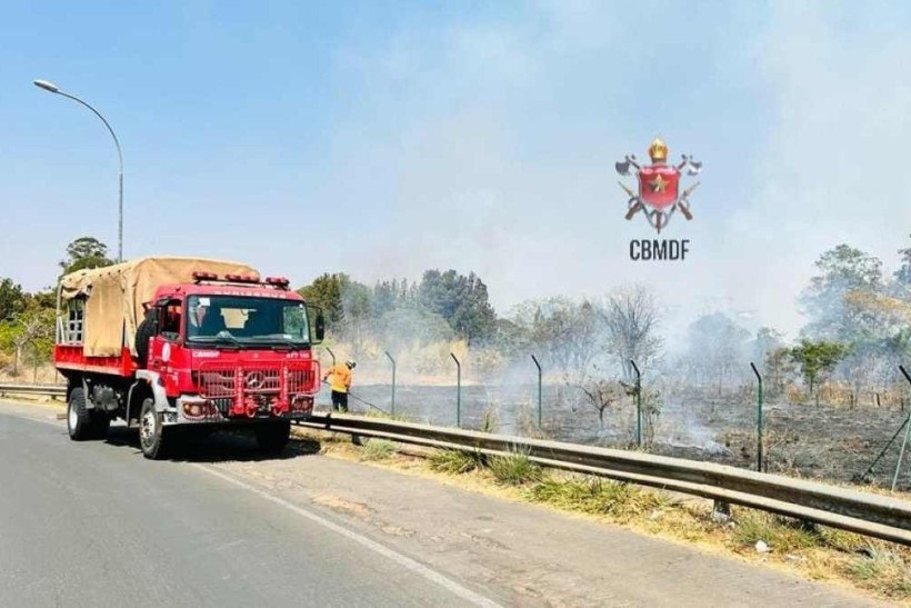 Incêndios consomem vegetação de parques do Guará e de São Sebastião