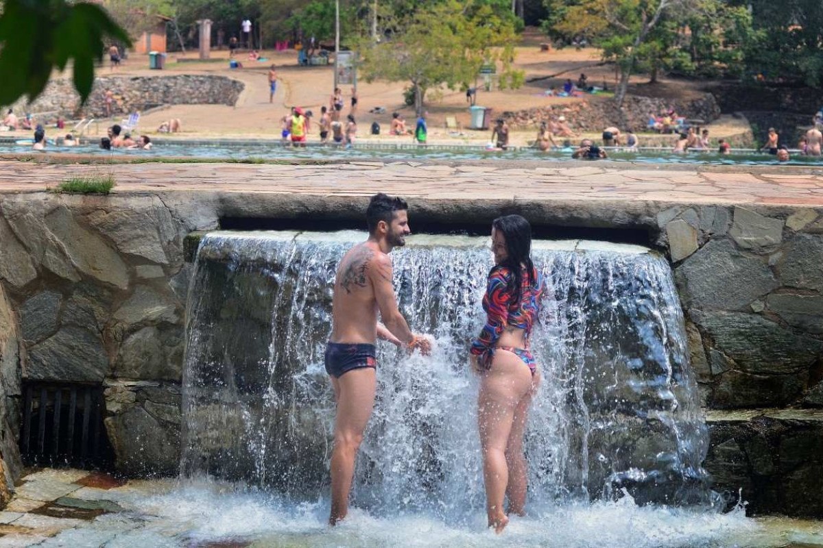 Brasilienses aproveitam calor de 32 graus na Água Mineral - Brasília - R7  Balanço Geral DF