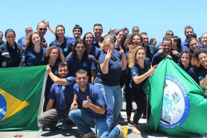 Patrícia, com um grupo de pesquisadores, durante uma de suas expedições científicas