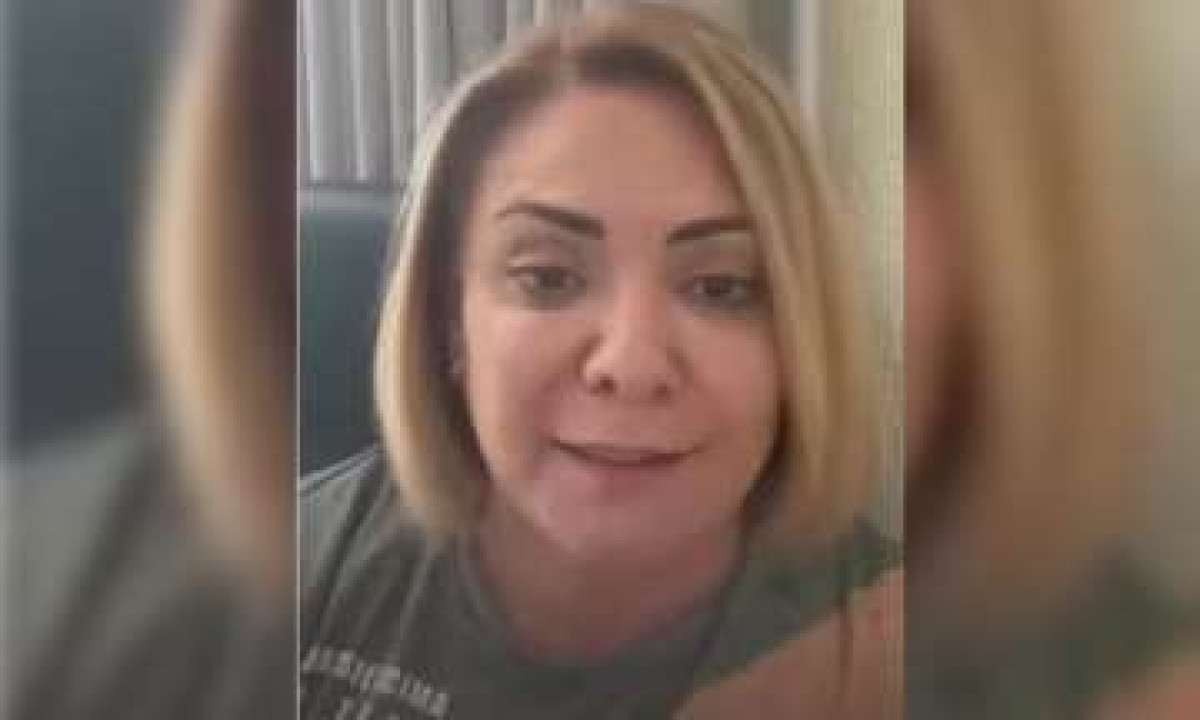 Deputado hostiliza jornalista e tem celular arremessado