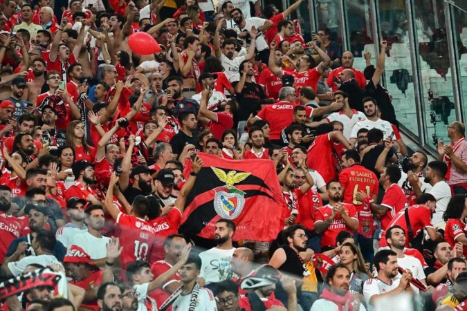 Fora-de-jogo: Capas: A vitória do Benfica frente ao Sporting em grande  destaque e ainda as novidades no Dragão
