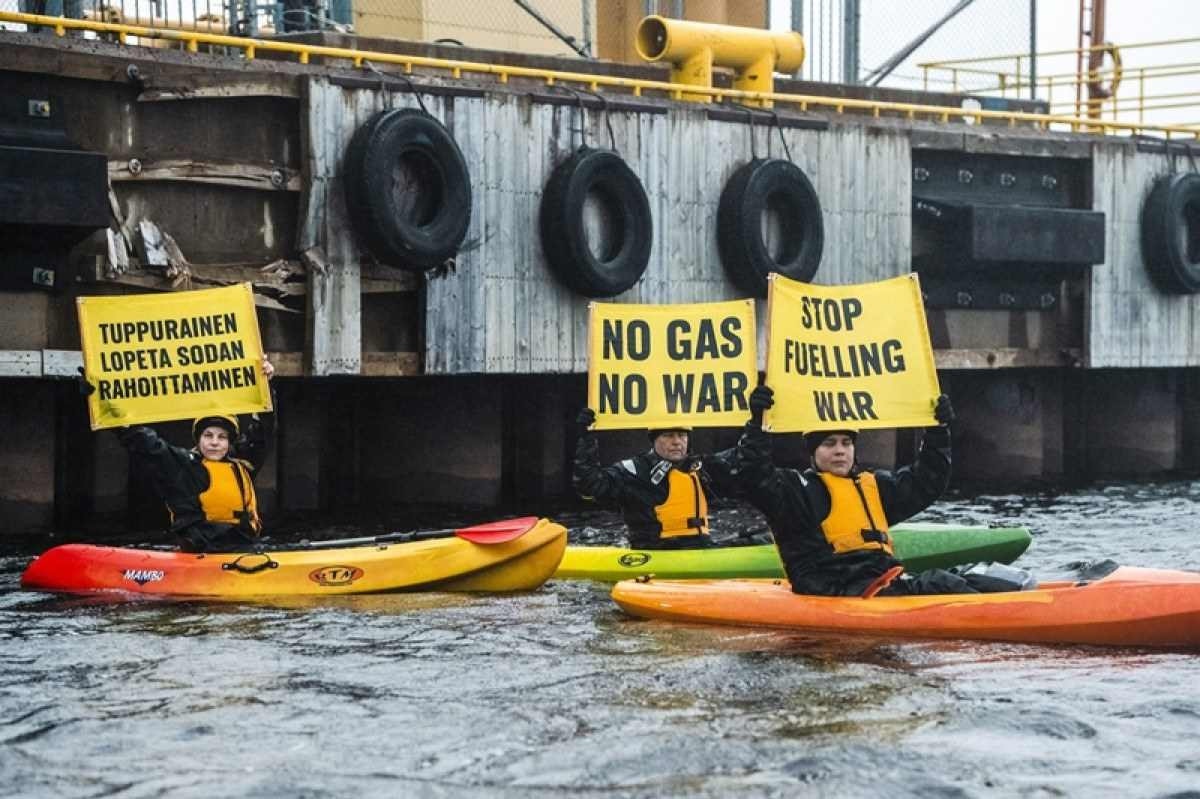 Ativistas do Greenpeace bloqueiam gás russo na Finlândia