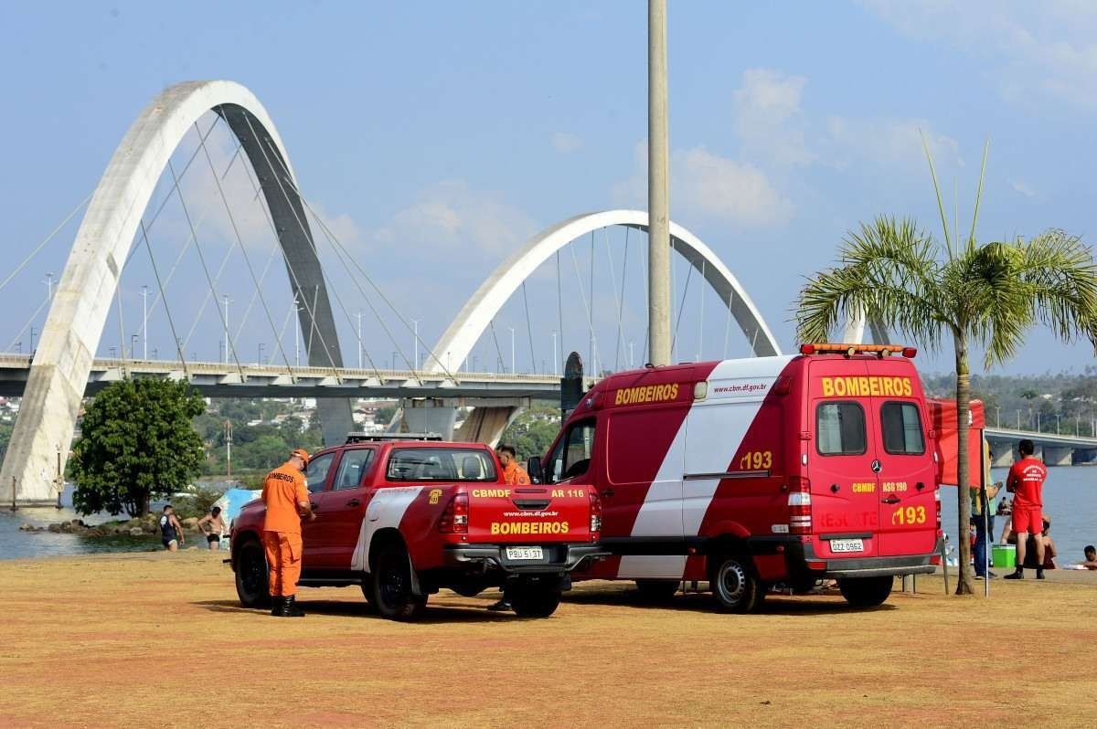 Embarcação afunda com três tripulantes a bordo no Lago Paranoá 