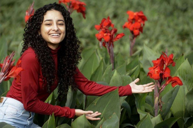 A estudante de direito Vitória Rodrigues vê a primavera como um alento na correria do dia a dia - (crédito: Carlos Vieira/CB/D.A.Press) A estudante de direito Vitória Rodrigues vê a primavera como um alento na correria do dia a dia - (crédito: Carlos Vieira/CB/D.A.Press)