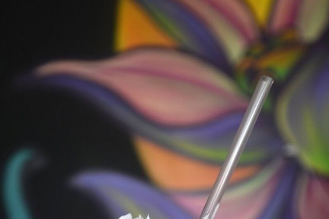 Suco detox laranja, gengibre e limão, do Same Same