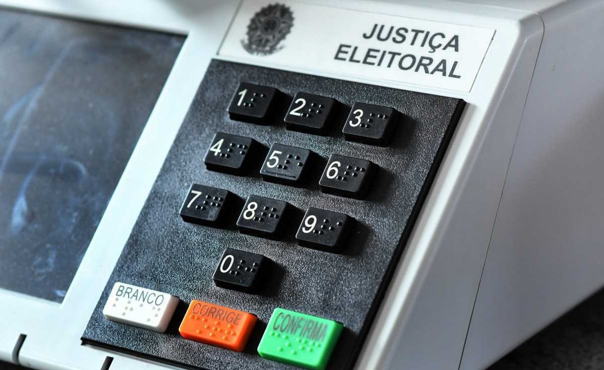 Pessoas surdas terão ajuda de intérpretes de Libras nas eleições no DF