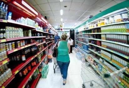 Isolados, alimentos e bebidas representam quase a metade do resultado do índice mensal -  (crédito: Arquivo/Agência Brasil) -Isolados, alimentos e bebidas representam quase a metade do resultado do índice mensal -  (crédito: Arquivo/Agência Brasil)