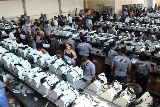 Eleições 2022: Urnas eletrônicas começam a ser lacradas nesta quarta (21/9)
