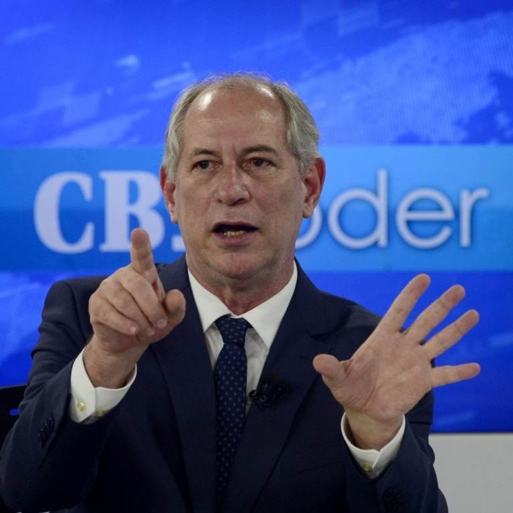 Ciro Gomes d duas vers es diferentes do que cochichou a