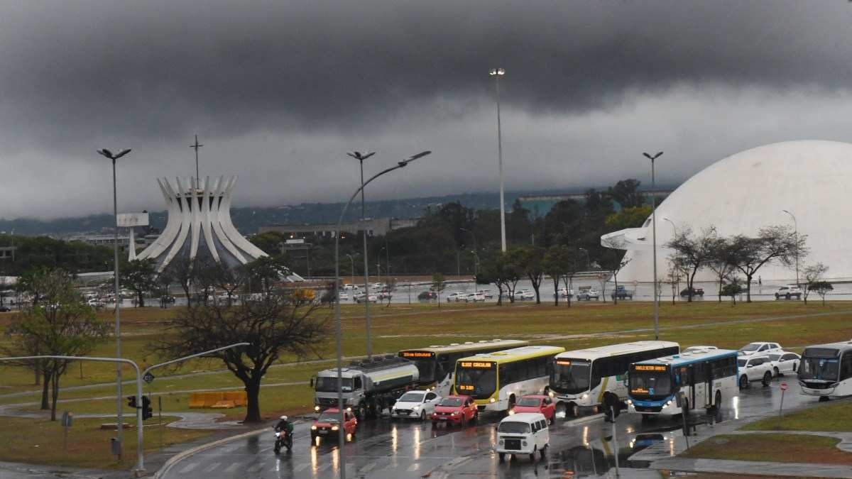 Chuva, frio ou calor: saiba como será o mês de dezembro no DF