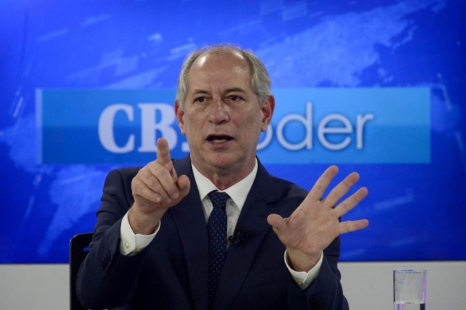 Ciro Gomes dá duas versões diferentes do que cochichou a Bolsonaro durante  debate