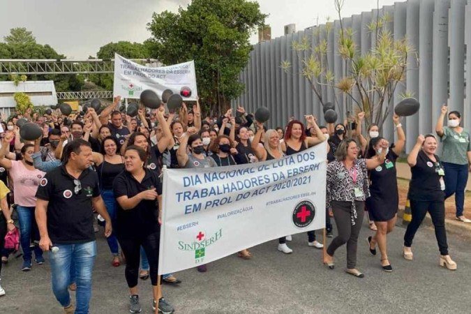 Funcionários do HUB fazem paralisação por reajuste salarial retroativo de 36 meses - (crédito: Divulgação/Sindiserh-DF) Funcionários do HUB fazem paralisação por reajuste salarial retroativo de 36 meses - (crédito: Divulgação/Sindiserh-DF)