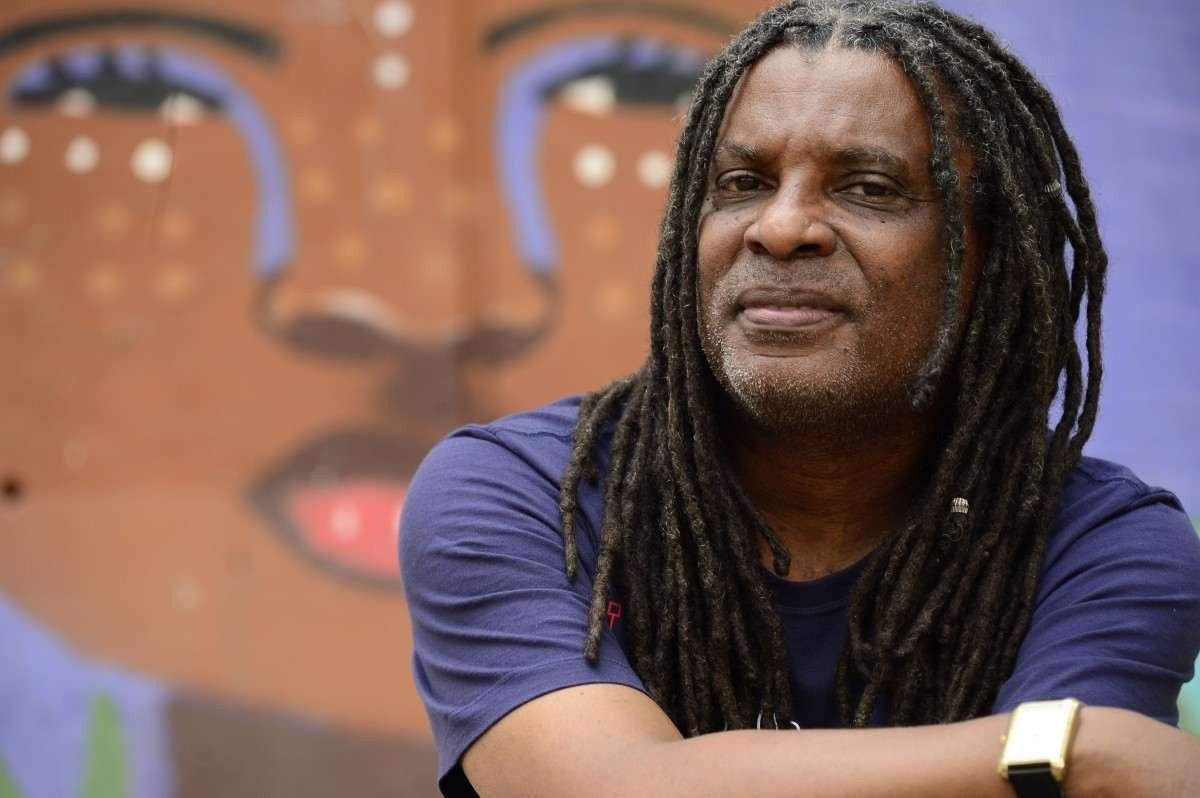 Professor que acompanhou o processo de implementa&ccedil;&atilde;o das cotas raciais na UnB e no pa&iacute;s, Nelson Inoc&ecirc;ncio conta como a luta contra o racismo guiou sua carreira e produ&ccedil;&atilde;o art&iacute;stica