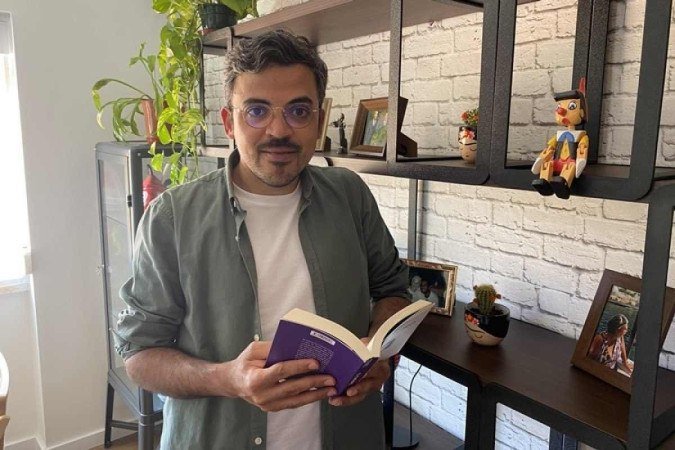 Alex de Carvalho: "Tenho medo de que o país continue perdendo seus cérebros"