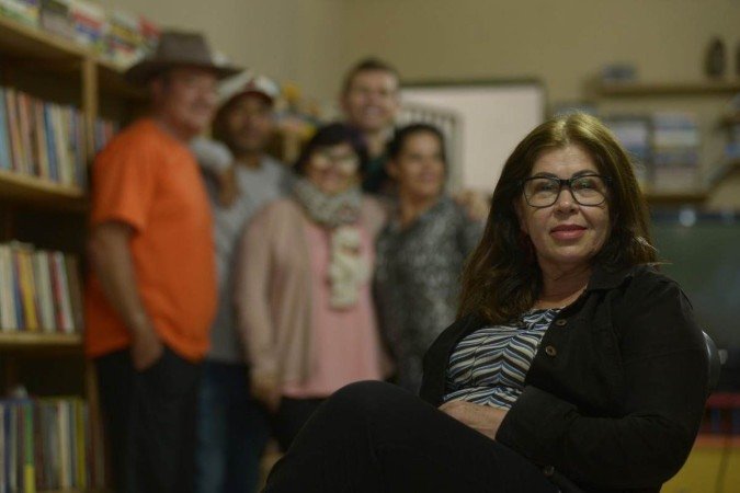  22/09/2022 Crédito: Carlos Vieira/CB/D. A. Press. Brasil. Brasília - DF. Feira Literária
Dilma Mendes com grupo do projeto de feira literária
      