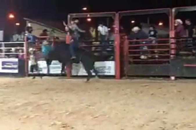 O peão tinha 18 anos e concorria no rodeio na noite de quinta-feira (23/9)