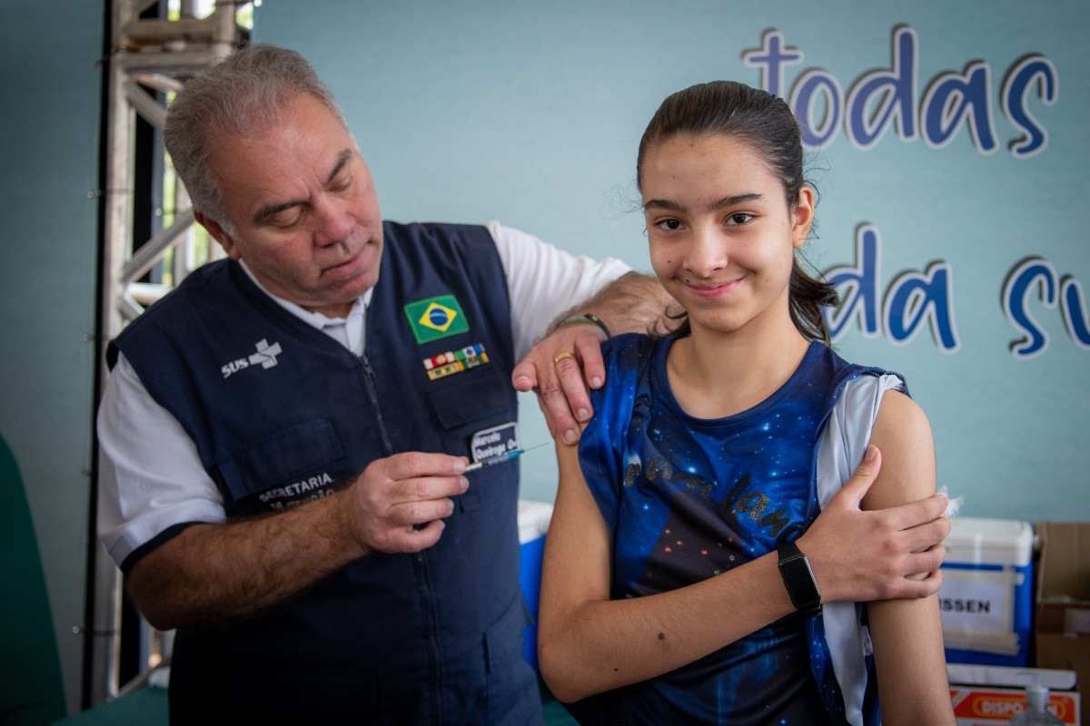 Queiroga recebe elogio da Opas por mudança de postura diante da vacinação