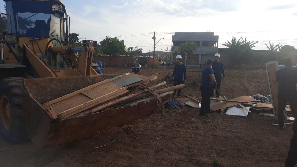 DF Legal remove invasão de terras da Terracap, em São Sebastião