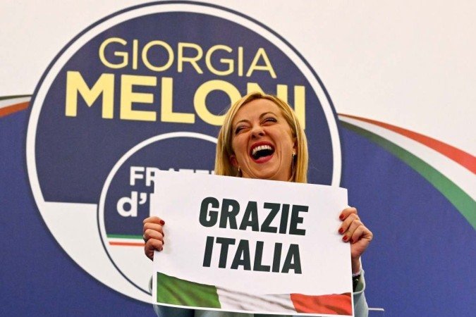 Fundadora do Irmãos da Itália, política nacionalista agradece a expressiva votação: de líder estudantil a primeira premiê da história italiana - (crédito: Fotos: AFP) Fundadora do Irmãos da Itália, política nacionalista agradece a expressiva votação: de líder estudantil a primeira premiê da história italiana - (crédito: Fotos: AFP)
