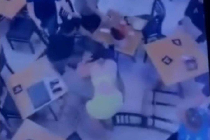 Agressões iniciaram após outro policial chamar a vítima de 