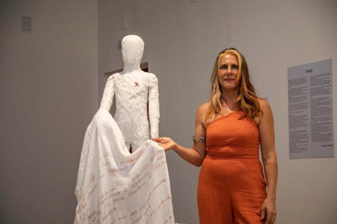 Obra da exposição  Aquilo da infância que ficou pelo caminho, de Loreni Schenkel