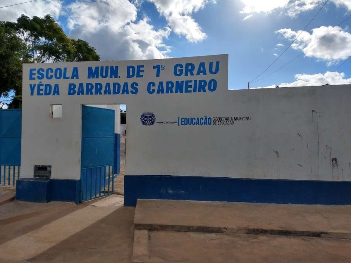 Estudante fere diretora com faca e ateia fogo em escola na Bahia