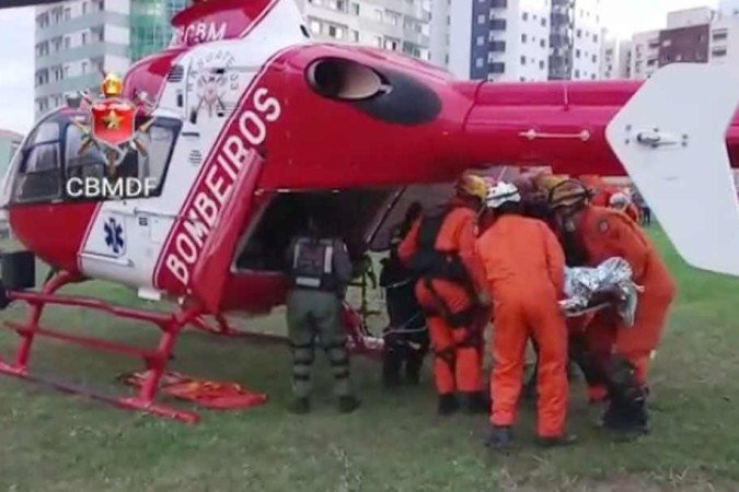 Um dos operários foi encaminhado ao hospital por helicóptero 