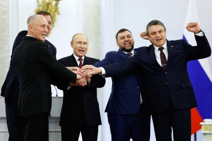 Rússia x Ucrânia: Putin tem perfil destacado em revistas francesas