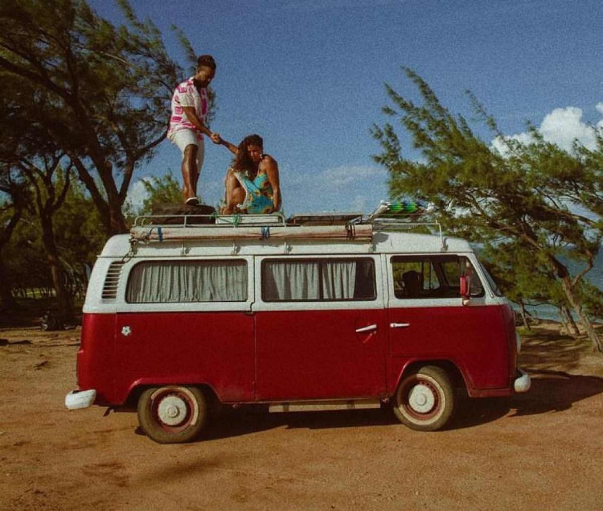 Casal nômade lança livro para crianças sobre aventuras pelo Brasil