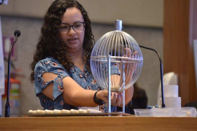 Ao todo, 20 urnas, entre todas as 6.748 seções eleitorais, foram sorteadas - (crédito: Roberto Rodrigues/OAB-DF) Ao todo, 20 urnas, entre todas as 6.748 seções eleitorais, foram sorteadas - (crédito: Roberto Rodrigues/OAB-DF)