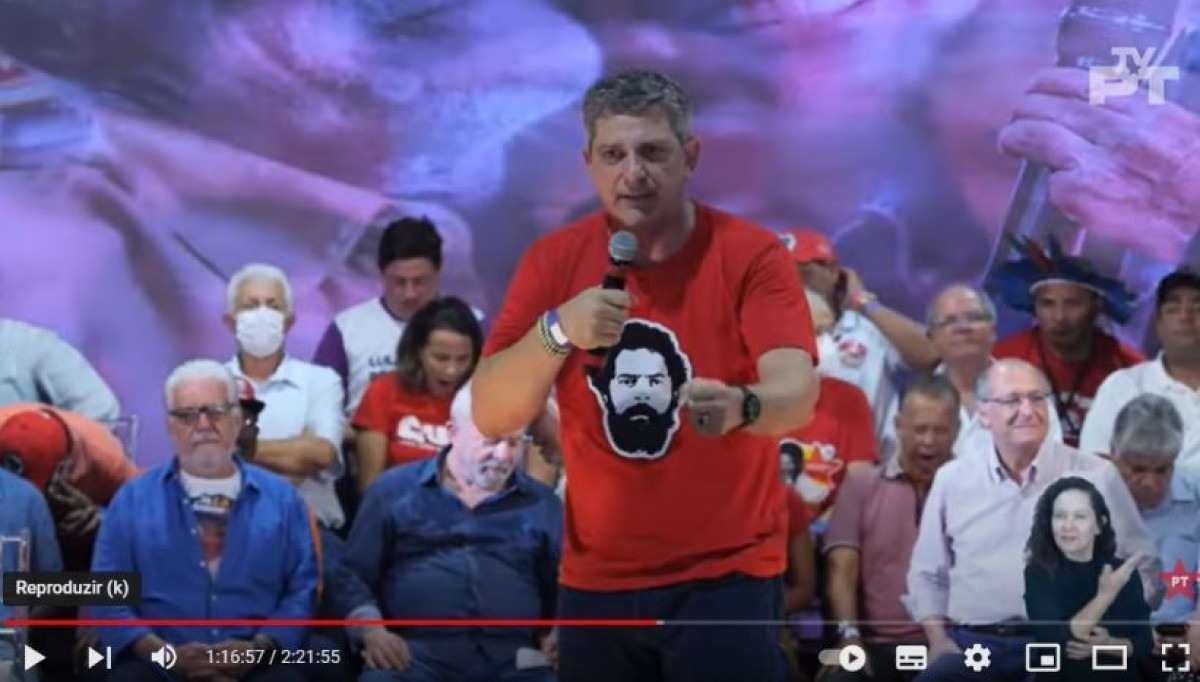 Captura do vídeo verificado, realizada pelo Comprova, mostra camiseta de Rogério Carvalho sem estampa