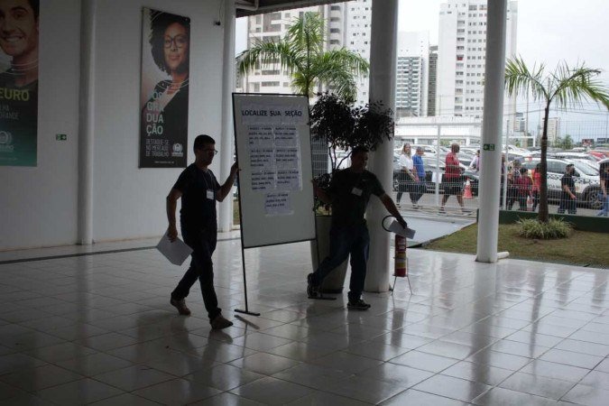  C02/10/2022. Crédito: Vitor Gripp/Esp.CB/D.A Press. Brasil. Brasília - DF. Cidades. Eleições 2022. 1º turno eleições 2022 com filas no Centro Universitário Unieuro, em Águas Claras.