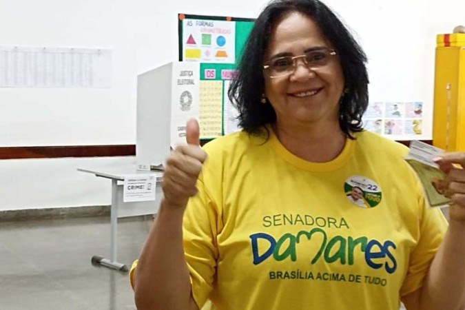 Na fila de votação, Damares diz que recebeu ameaças de morte