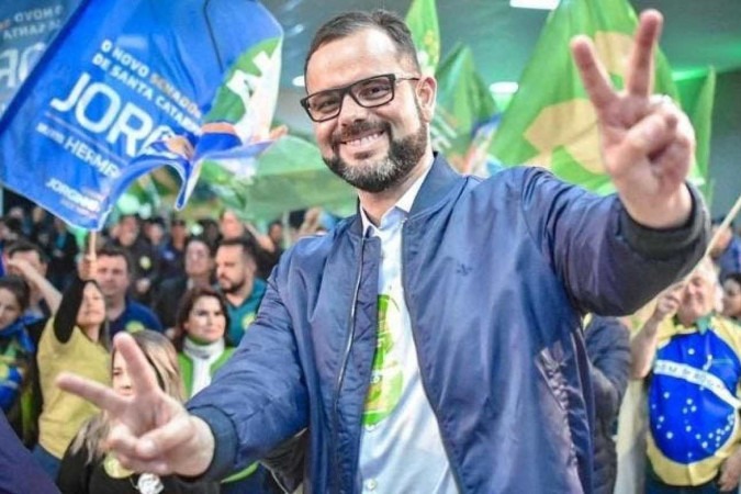 Jorge Seif superou o favorito das pesquisas e conquistou a vaga no Senado destinada à Santa Catarina  -  (crédito: Instagram @jorgeseifjunior/Reprodução)