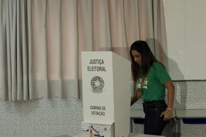 Flávia Arruda vota em Águas Claras neste domingo (2/10) - (crédito: Júlia Eleutério/CB/D.A. Press) Flávia Arruda vota em Águas Claras neste domingo (2/10) - (crédito: Júlia Eleutério/CB/D.A. Press)