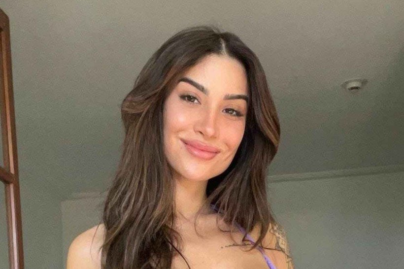 Bianca Andrade posa de biquíni e avisa: "Gostosas com Lula"